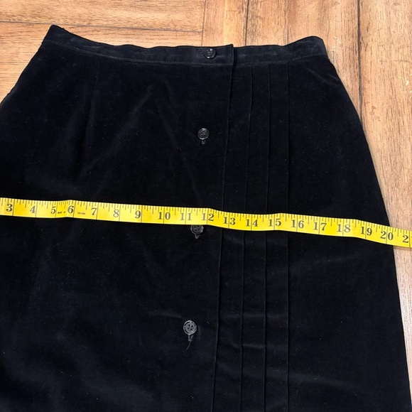 Vintage Jonathan Logan Black Velvet Button Front Skirt, size 13/14, Midi Chic - Picture 7 of 9